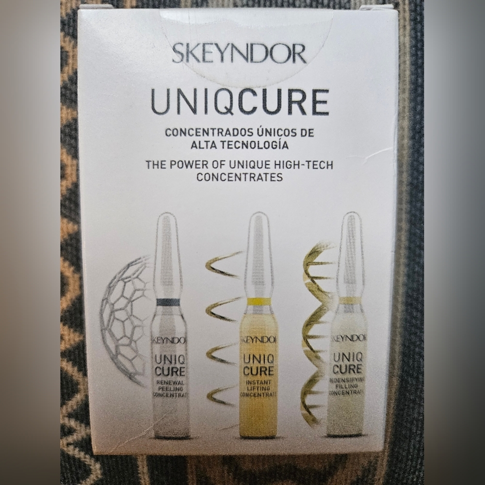 Skeyndor Uniqcure High-Tech  Concentrates